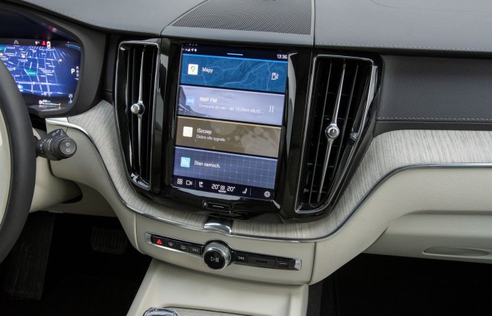 Volvo XC60 B4 diesel - ekran