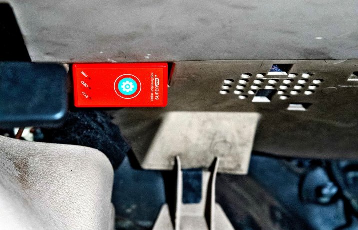 zamontowany box tuningowy Super OBD2