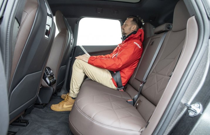 BMW iX xDrive40 – kanapa