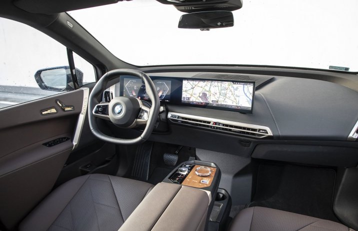 BMW iX xDrive40 – kokpit