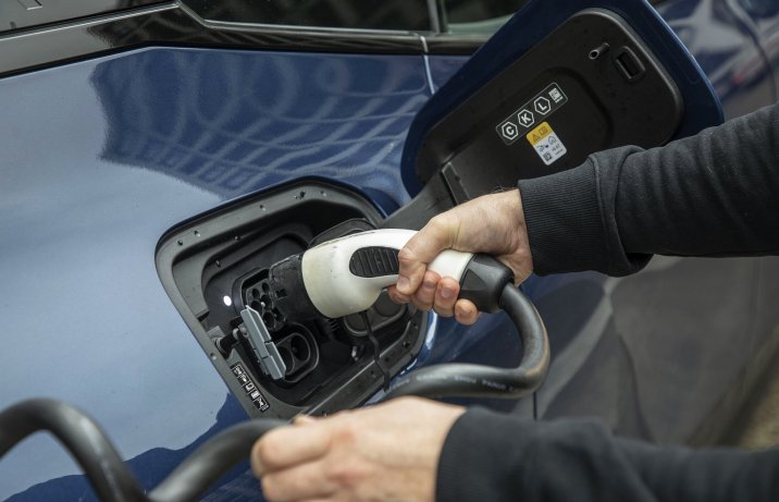 BMW iX xDrive40 – ładowanie