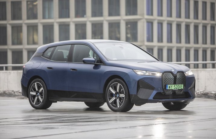 BMW iX xDrive40 – przód