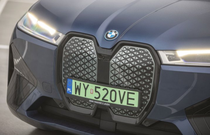 BMW iX xDrive40 – grill