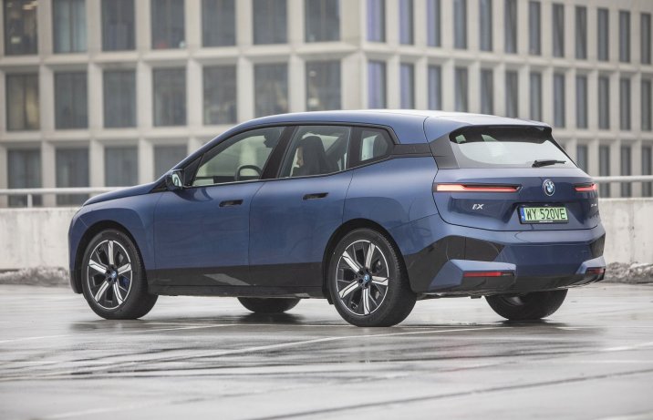 BMW iX xDrive40 – tył
