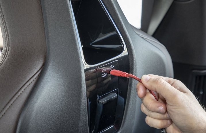 BMW iX xDrive40 – USB