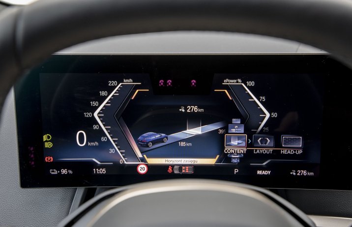 BMW iX xDrive40 – cyfrowe wskaźniki