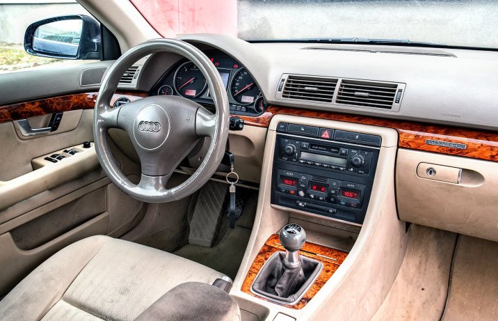 Audi A4 B6 Avant 2.5 V6 TDI quattro – deska rozdzielcza