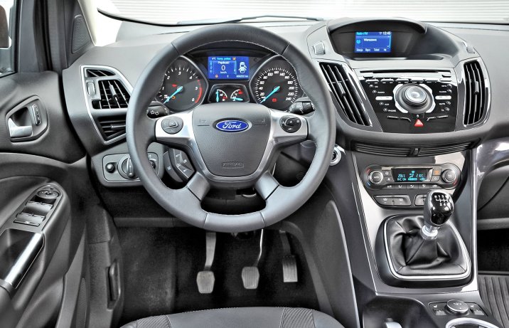 Ford Kuga II – deska rozdzielcza