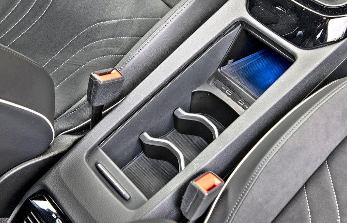 Volkswagen ID.4 GTX -schowek