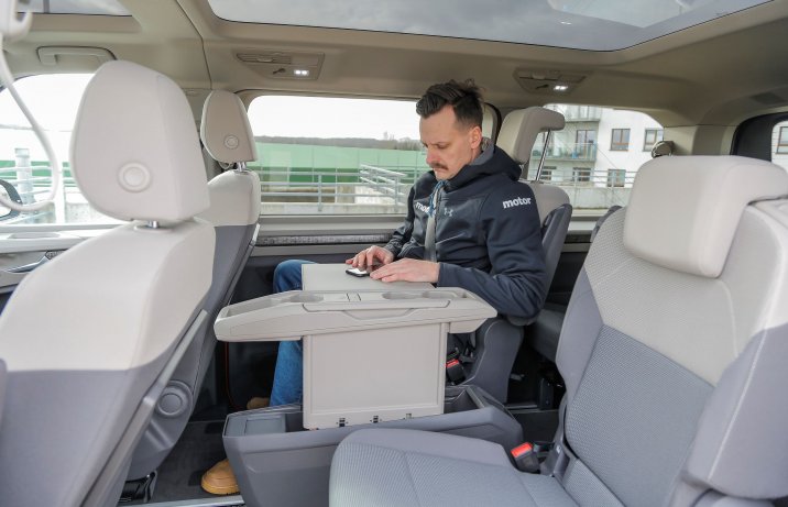 2022 Volkswagen Multivan 1.4 e-Hybrid – fotele drugiego rzędu