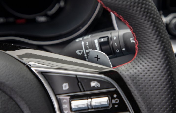 Kia ProCeed - lopatka