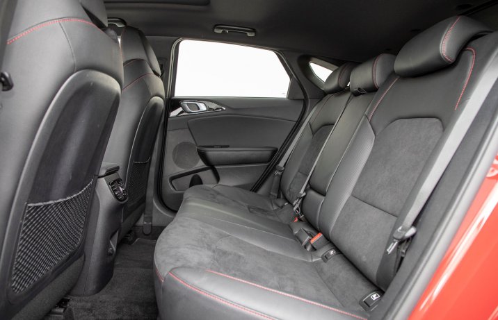 Kia ProCeed - kanapa