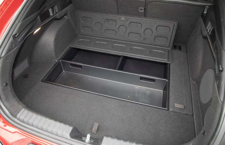Kia ProCeed - schowki pod bagaznikiem