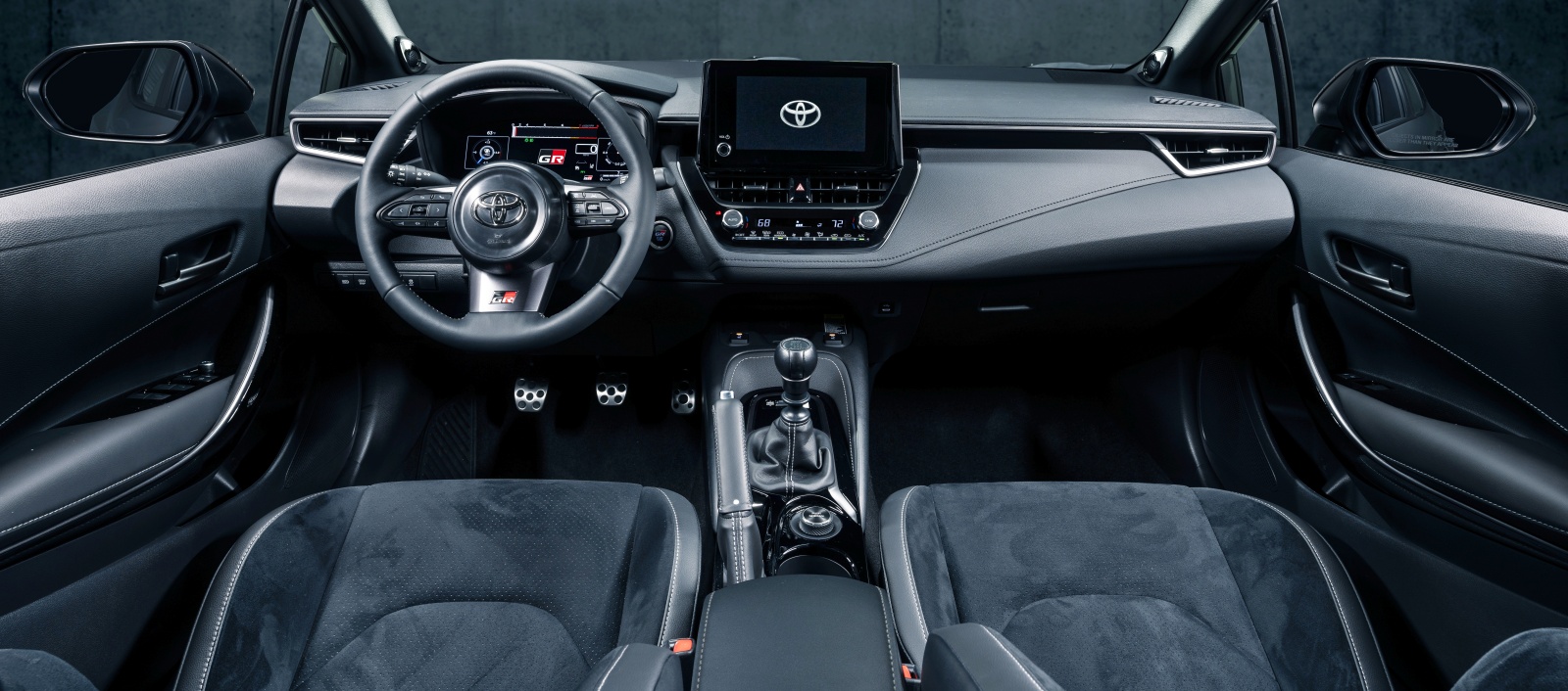 toyota_gr_corolla_wnetrze