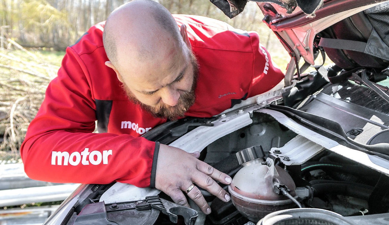 sprawdzanie_poziomu_plynu_chlodnicy