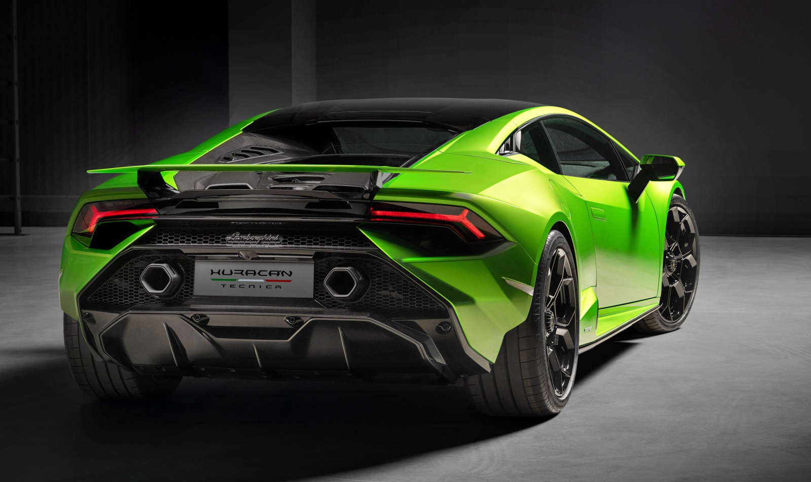 Lamborghini_Huracan_Tecnica_tyl