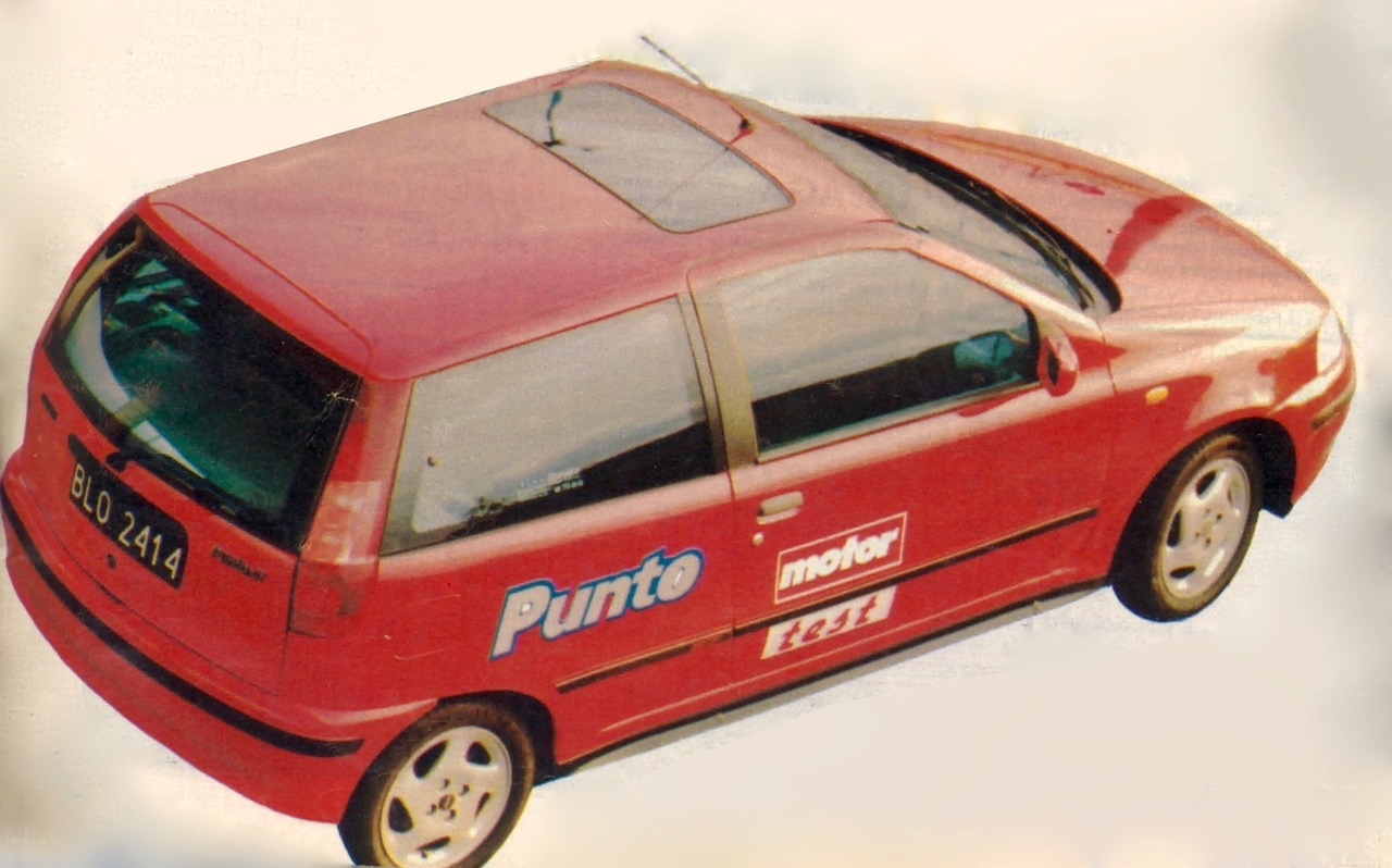 Fiat Punto GT tył i bok od góry
