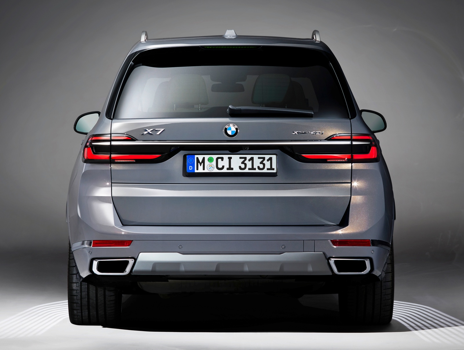 bmw_x7_fl_tyl_1