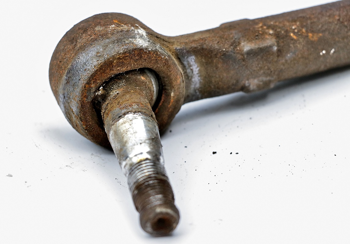 luzny_przegub_drazka_kierowniczego