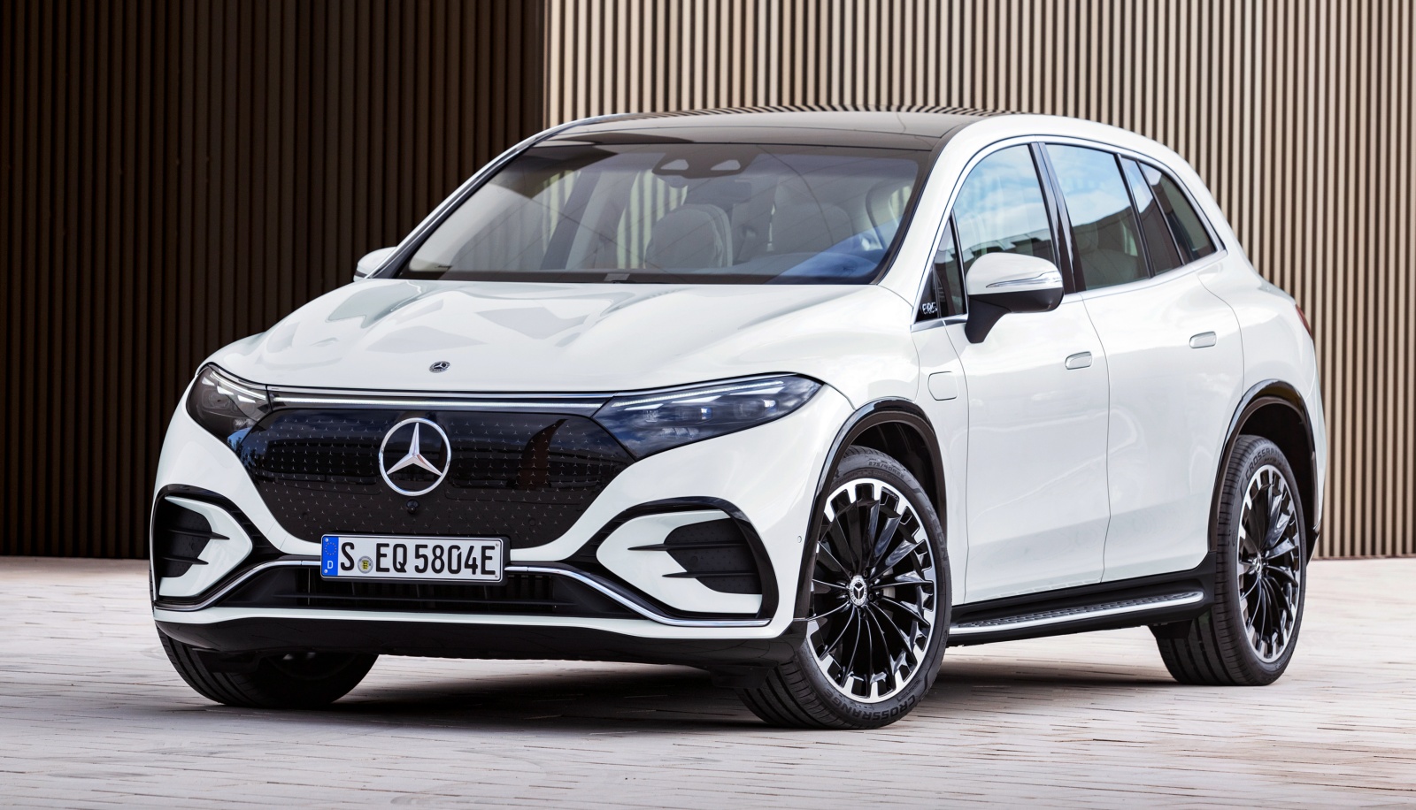 mercedes_eqs_SUV_przod