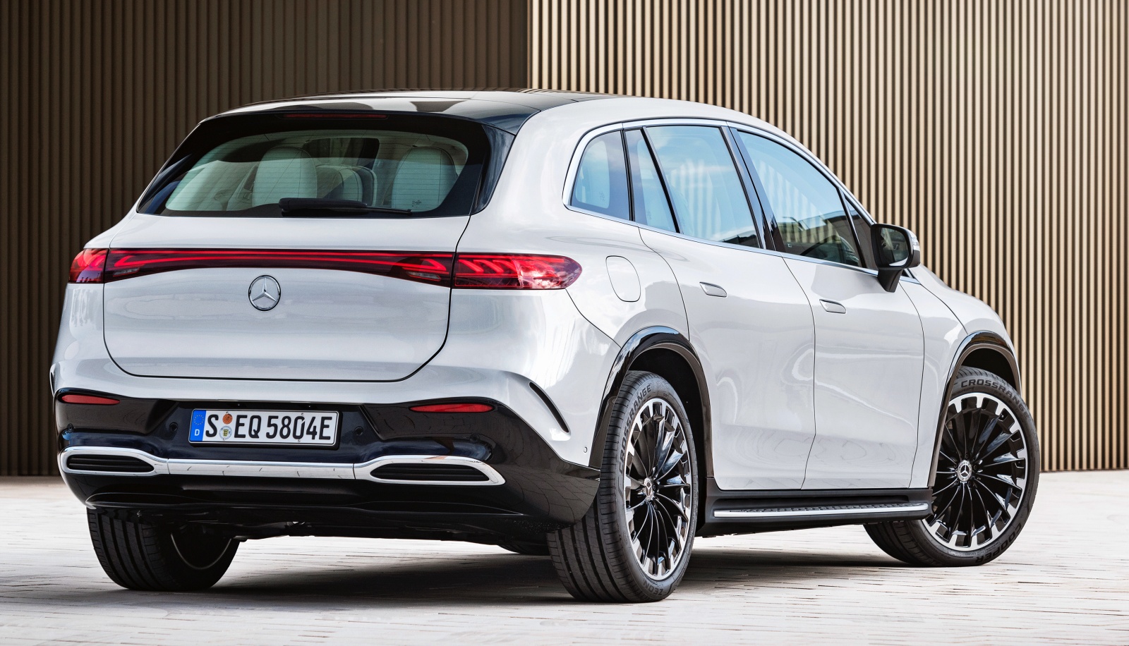 mercedes_eqs_SUV_tyl