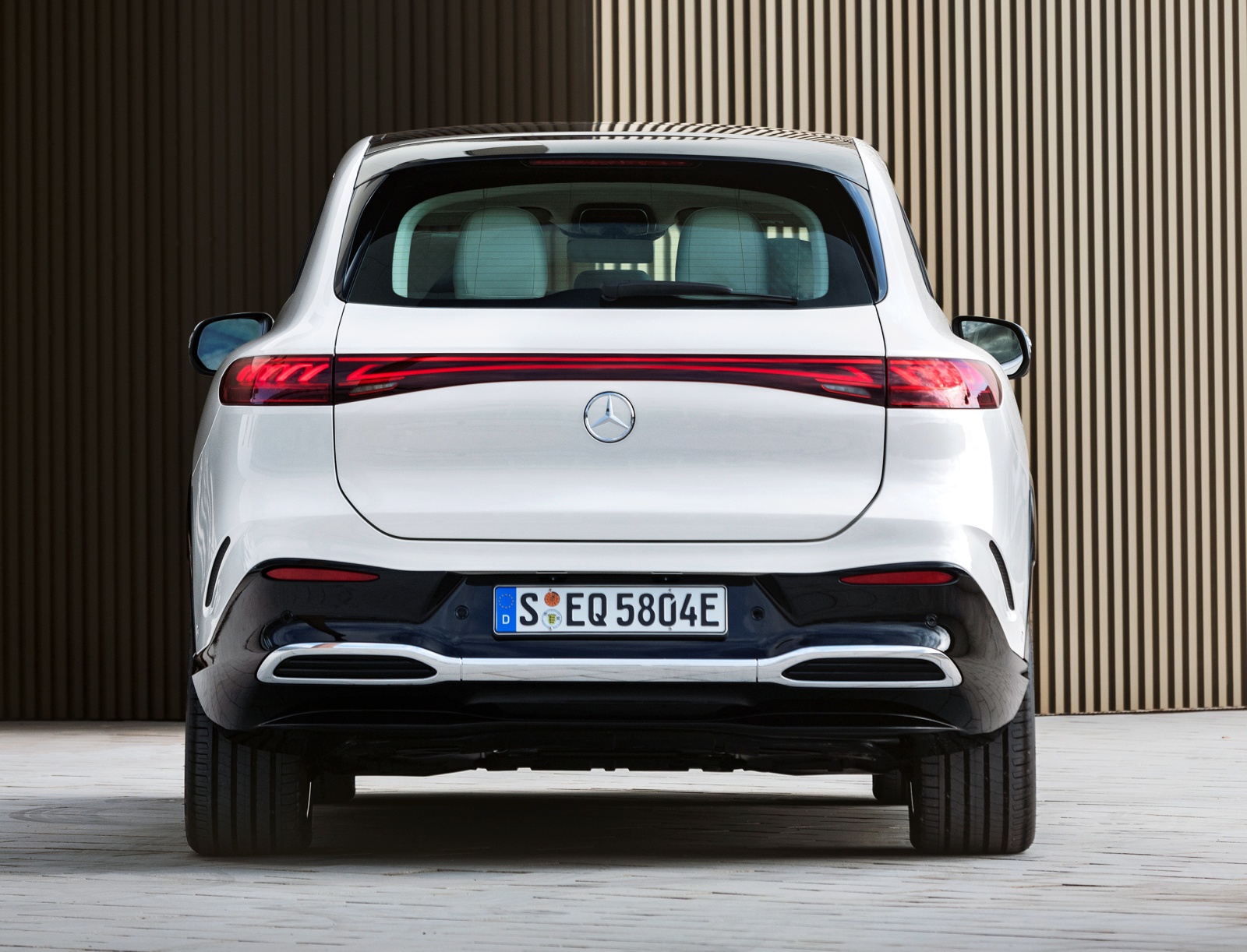 mercedes_eqs_SUV_tyl_1