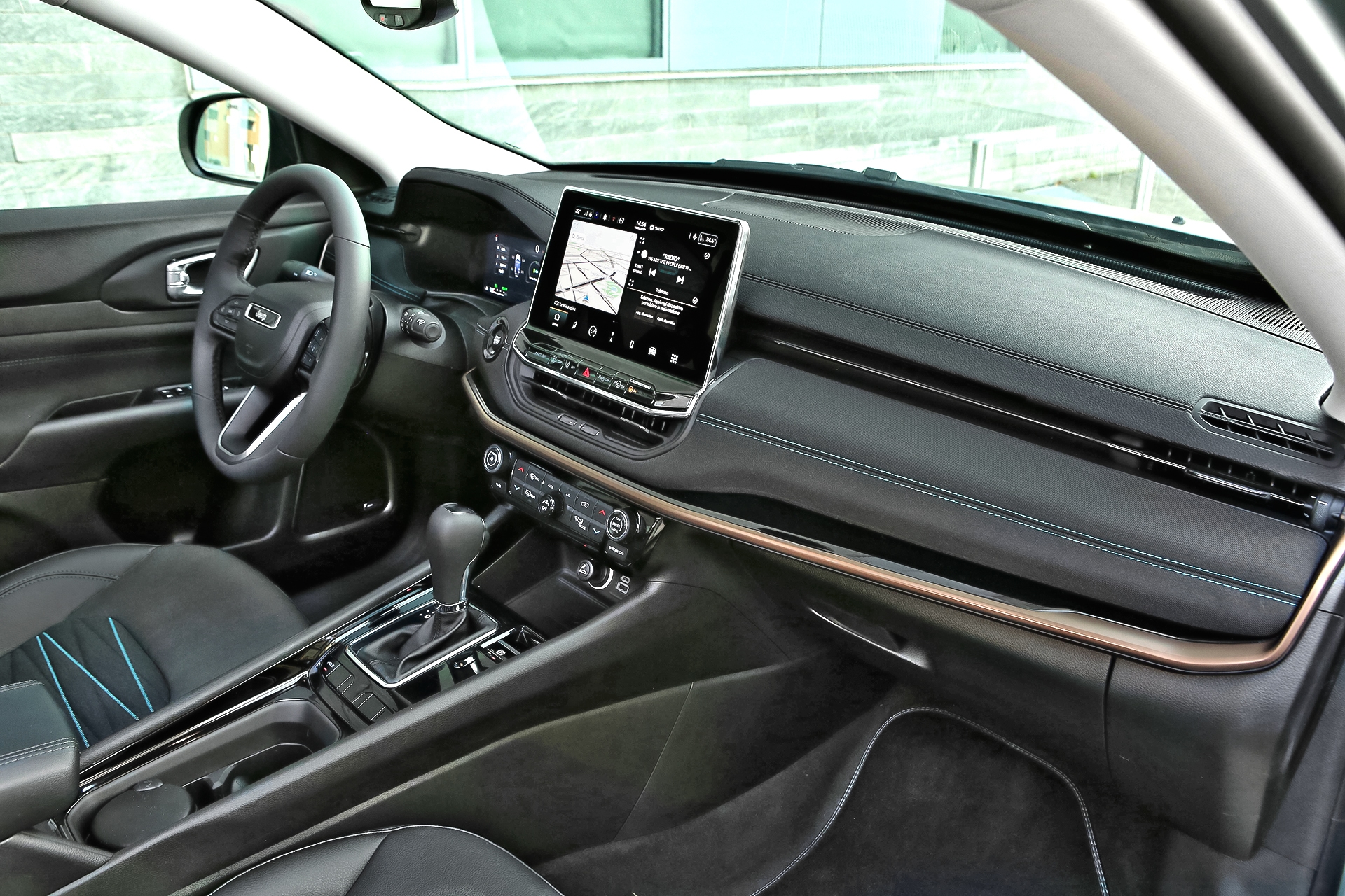 Jeep Compass e-Hybrid deska rozdzielcza