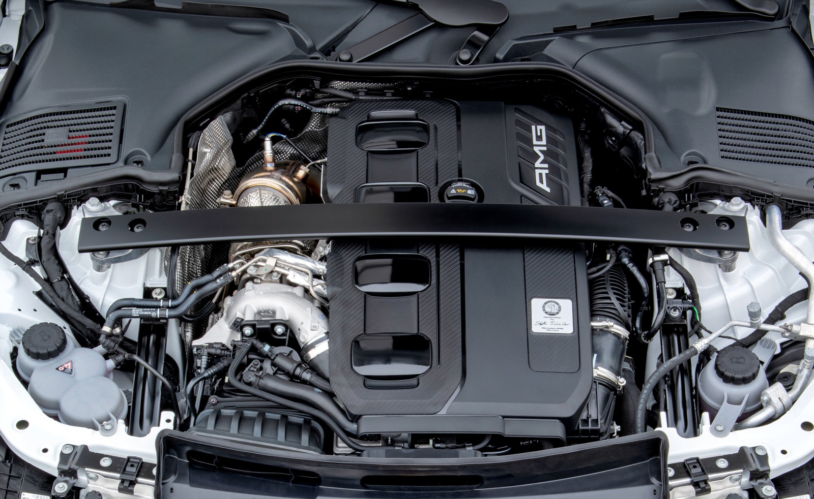 mercedes_amg_c43_silnik