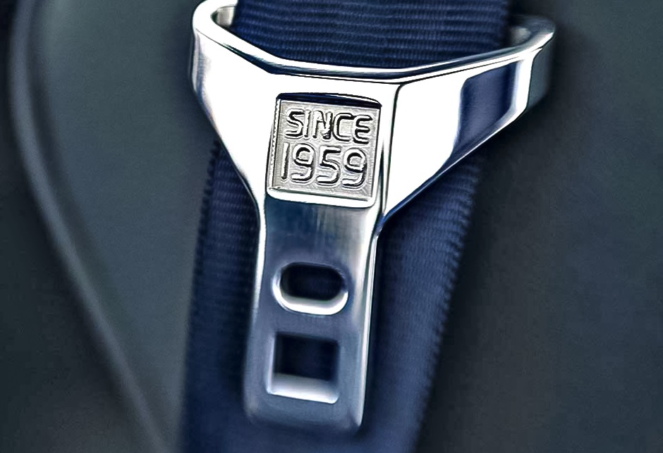 pierwsze pasy bezpieczenstwa volvo