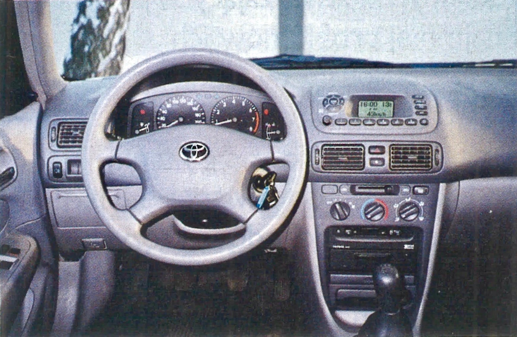 Toyota Corolla VIII deska rozdzielcza