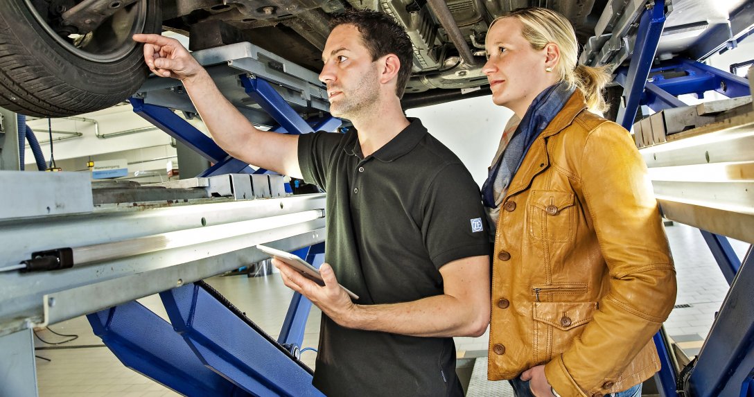 Sprawdzanie podwozia na stacji serwisowej