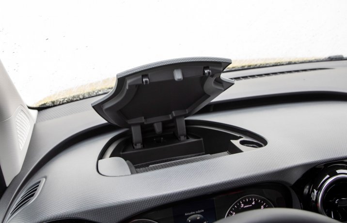 Mercedes Citan - schowek nad zegarami