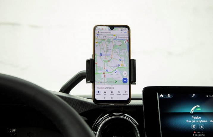 Mercedes Citan - uchwyt na telefon