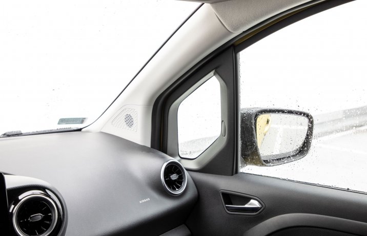 Mercedes Citan - przedni słupek