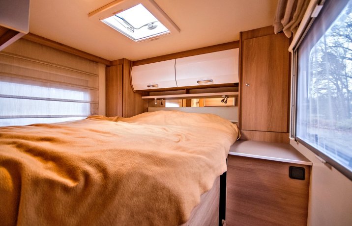 Ford Transit Mk8 z zabudową Auto-Roller – łóżko