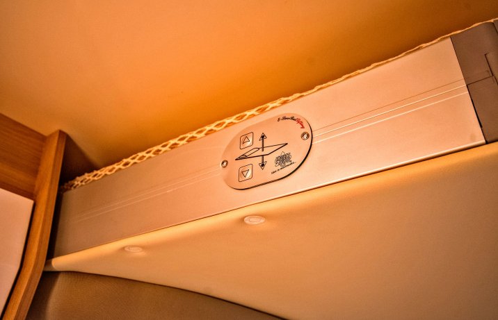 Ford Transit Mk8 z zabudową Auto-Roller – sterowanie położeniem łóżka