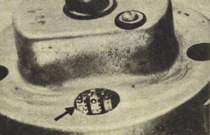 Kręcenie liczników – otwór w obudowie