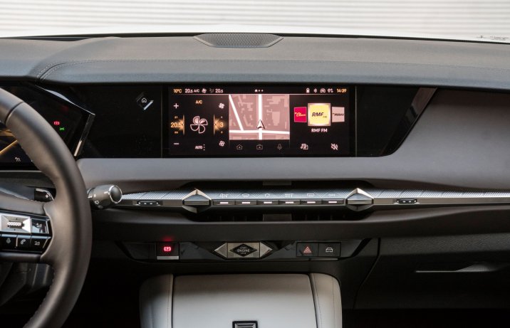 DS 4 - ekran centralny