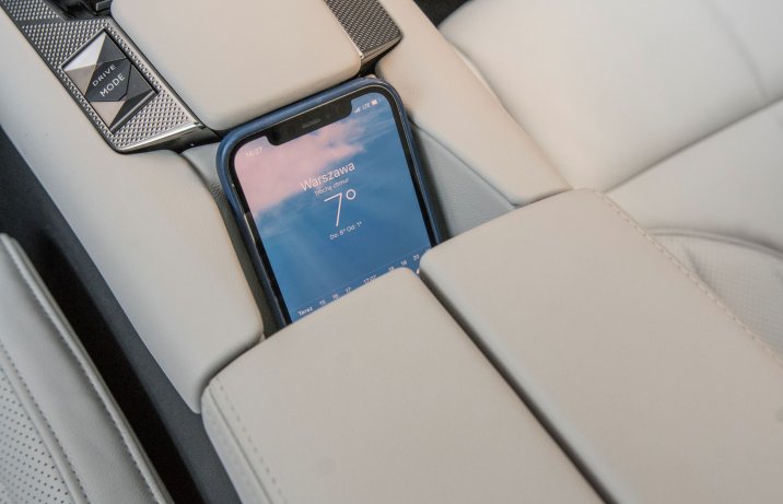 DS 4 - kieszeń na telefon