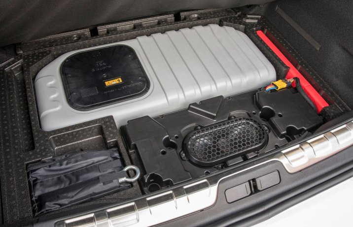 DS 4 - pod dnem bagażnika