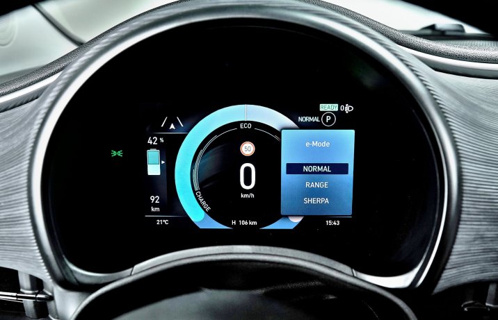 Nowy Fiat 500 - wskaźnik przed kierowcą z trybami jazdy