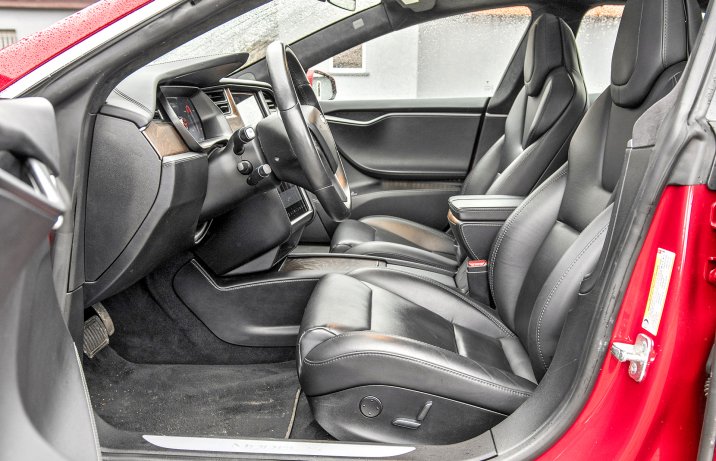 Fotele są dobrze wyprofilowane, a miejsca w kabinie nie brakuje.