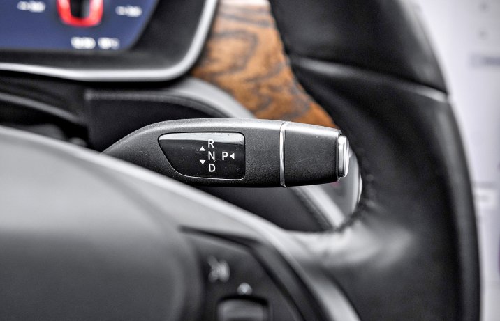 Selektor kierunku jazdy bez zmian przeniesiono z Mercedesa.