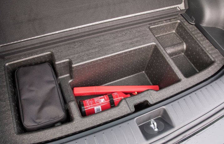Kia Sportage - pod dnem bagażnika