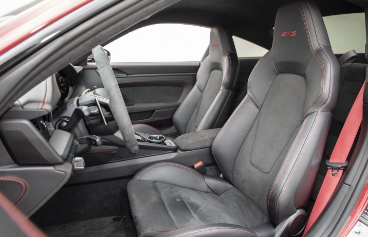 Porsche 911 Carrera GTS 2022 (992) - przednie fotele
