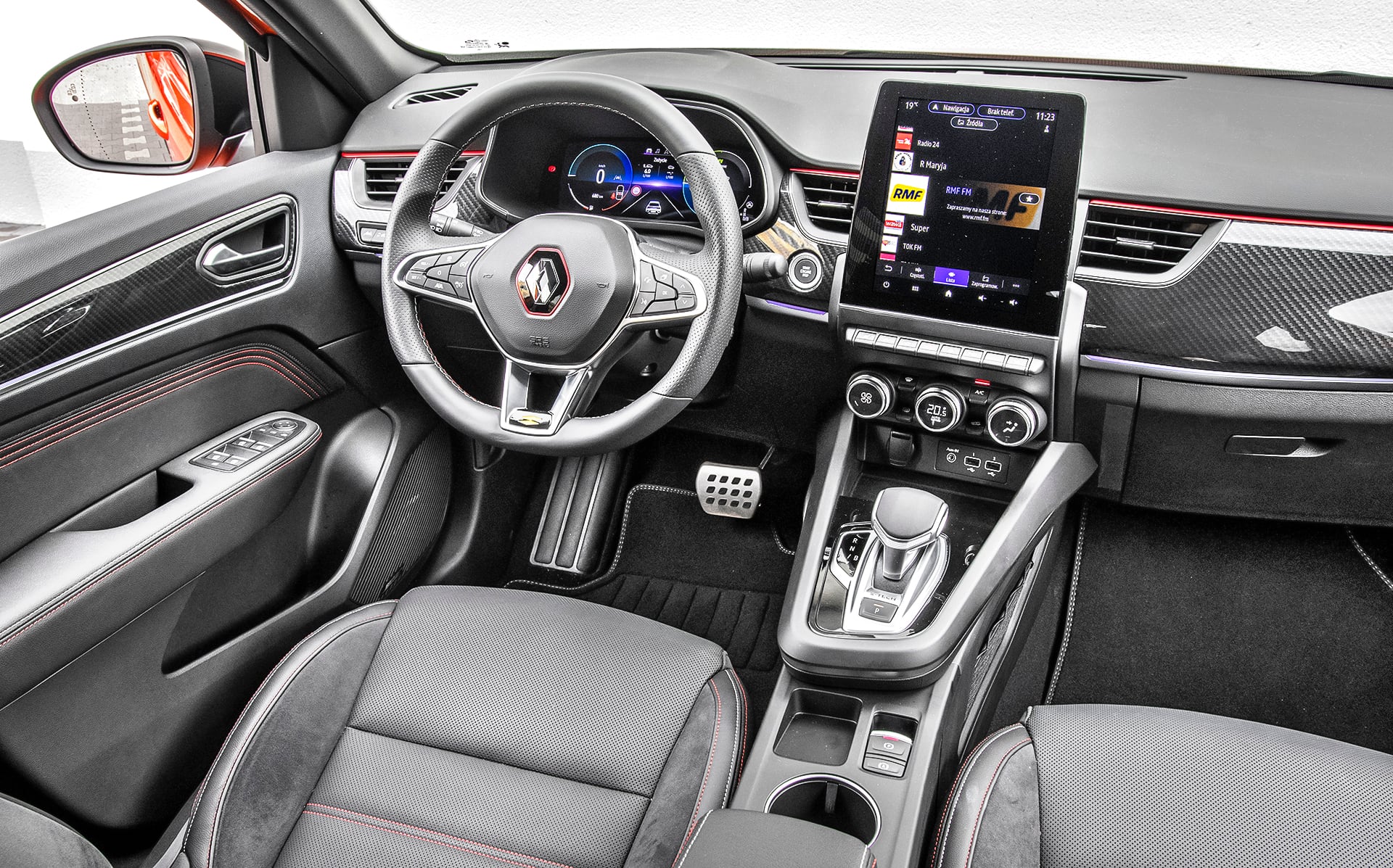 Renault Arkana E-Tech 145 R.S. Line – deska rodzielcza