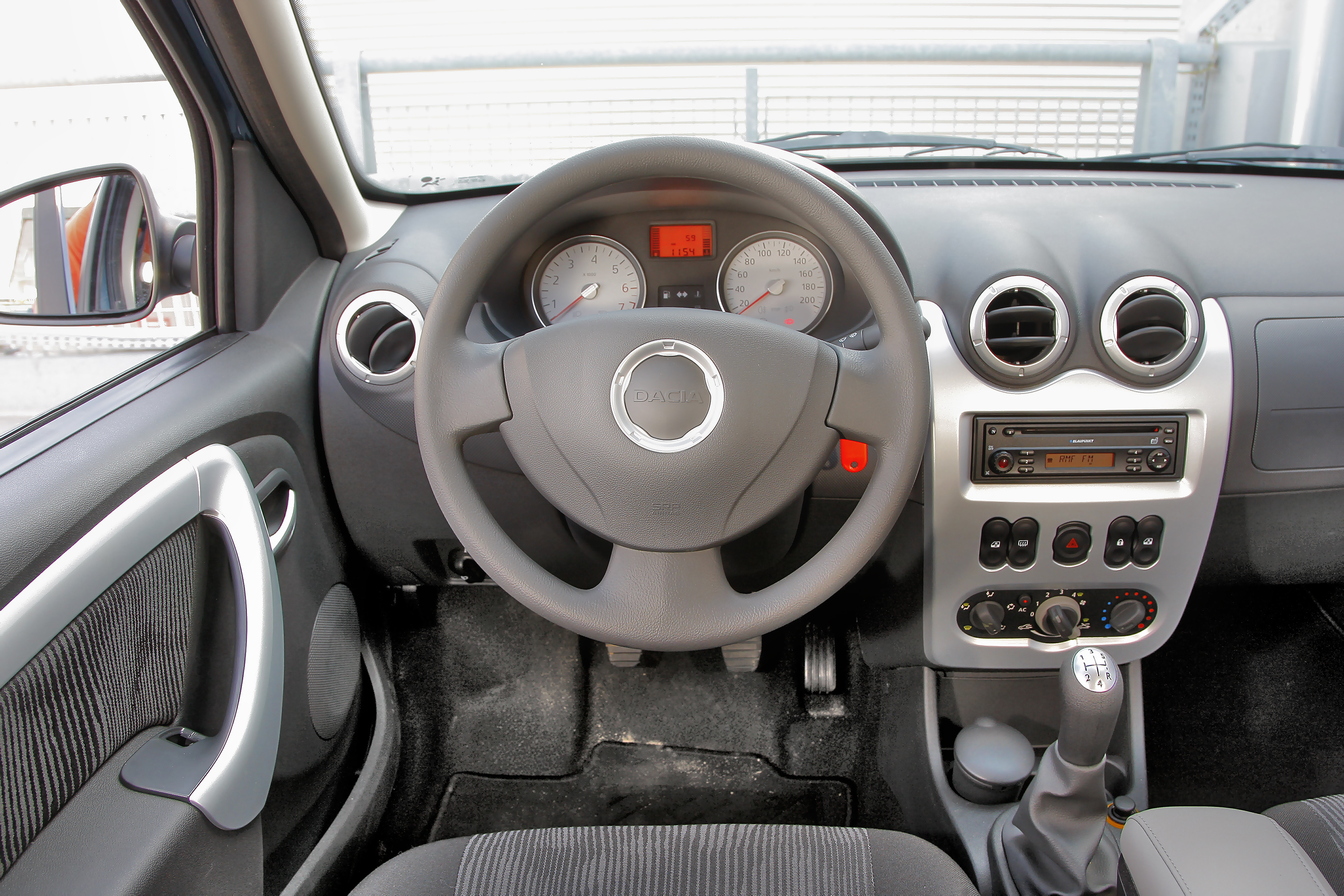 Uzywana Dacia Sandero I - wnetrze