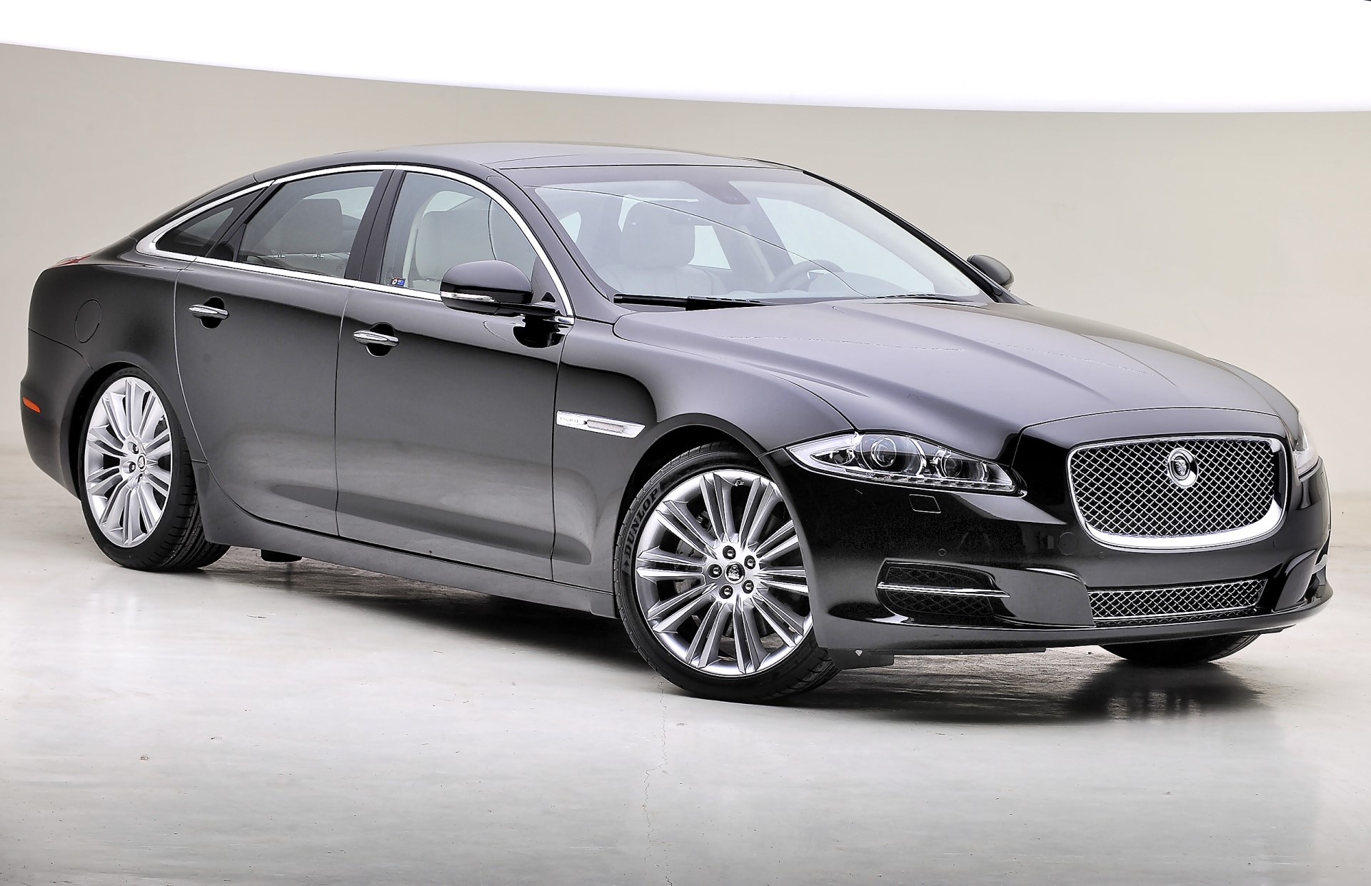 Jaguar_XJ