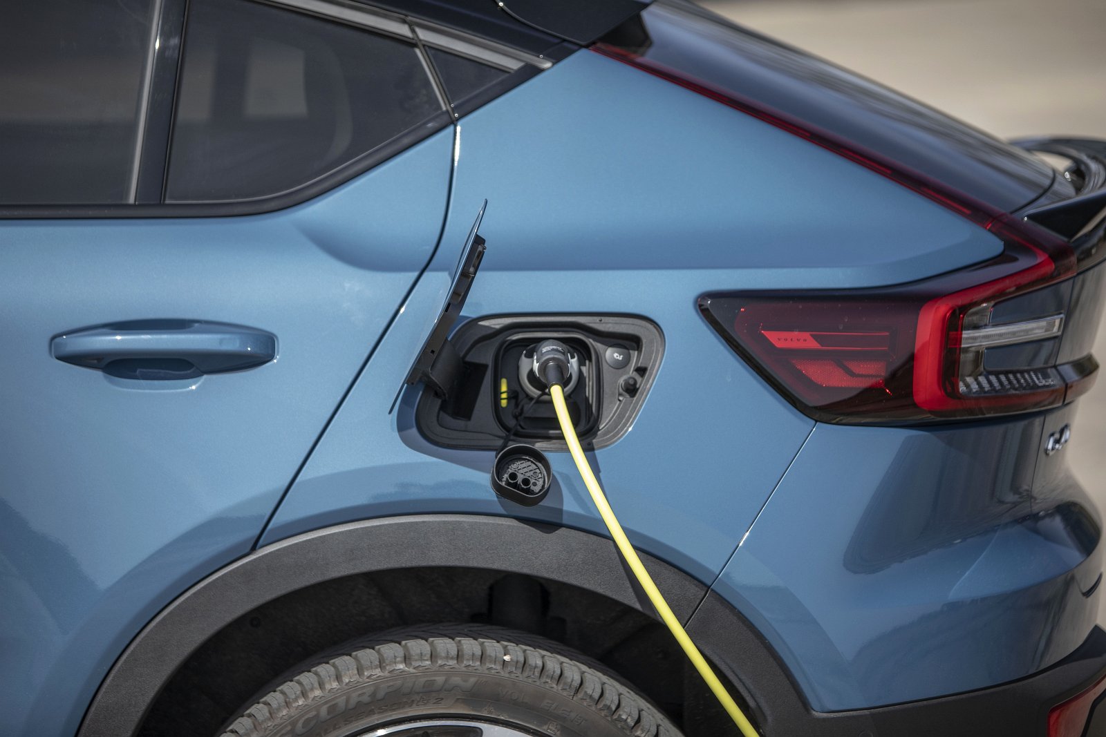 Volvo_C40_Twin motor_test_2022_ładowanie