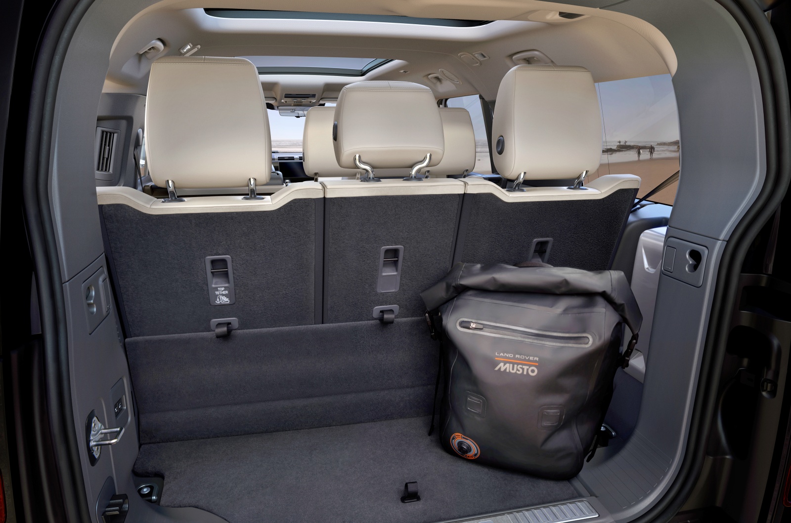 Land_Rover_Defender_130_bagaznik